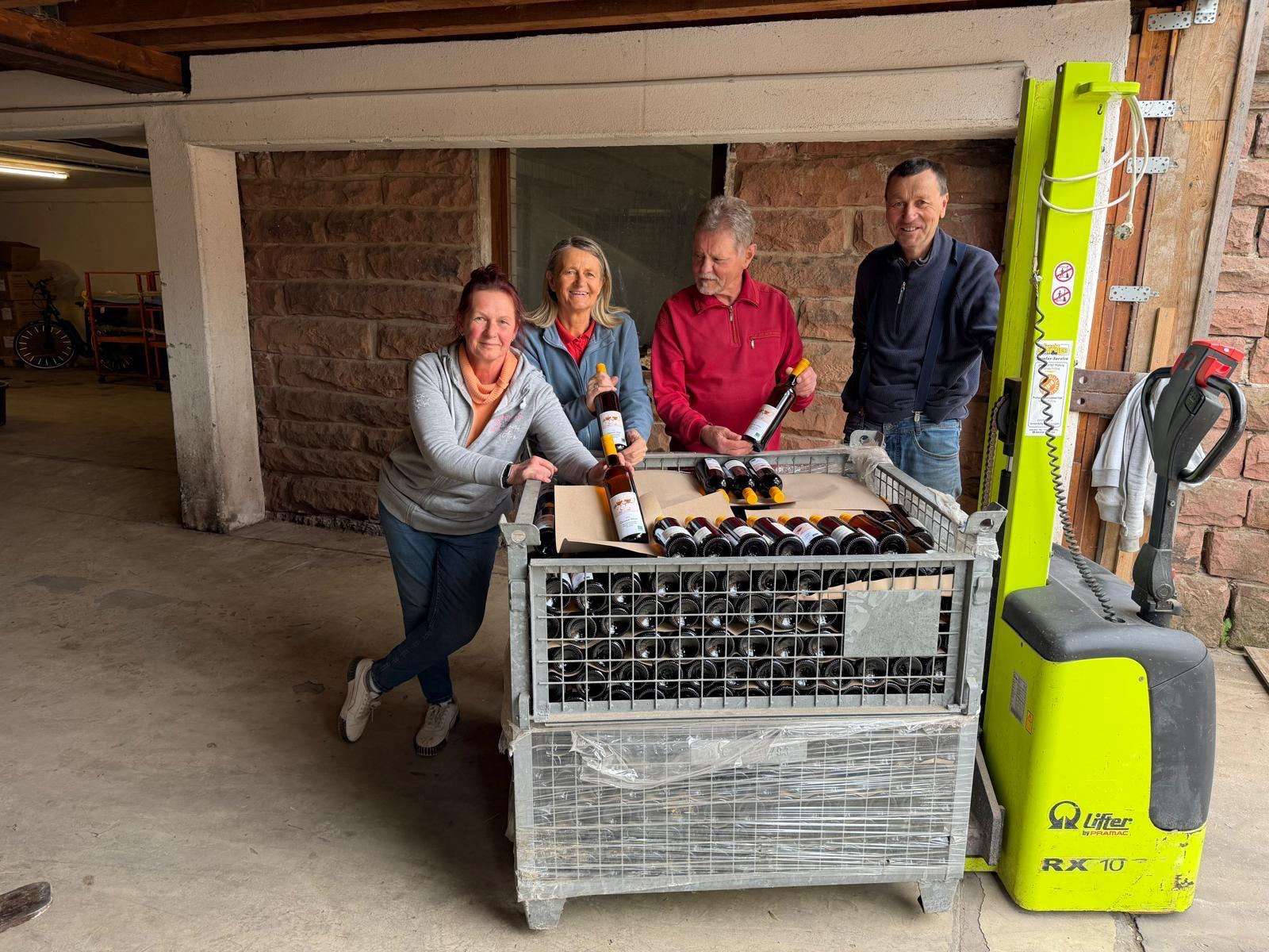 Orange Wein Abfüllen