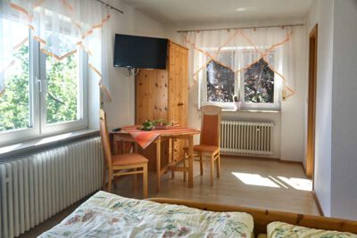Doppelzimmer im Gästehaus in Weyher in der Pfalz